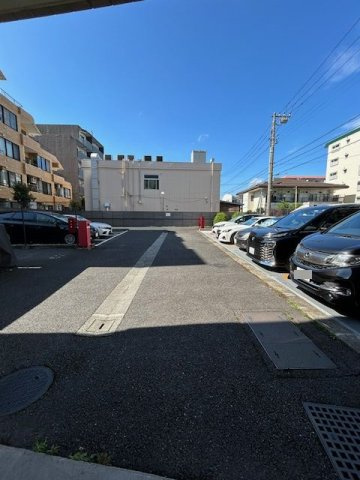 西が丘パーク・ホームズの駐車場