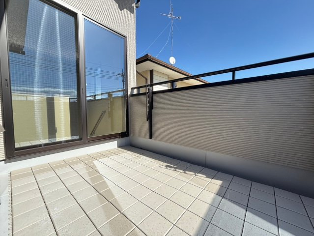 深谷市常盤町　分譲一戸建て　02のバルコニー|南西向きバルコニーでお洗濯物もよく乾きます☆彡
