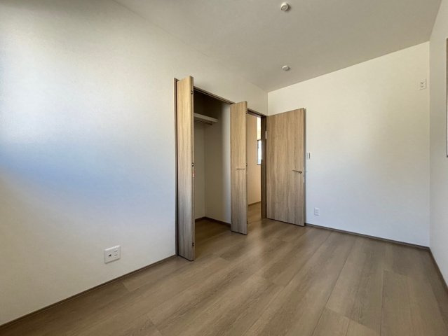 深谷市常盤町　分譲一戸建て　02の子供部屋|机にベットを置けば子供部屋の完成です！				
