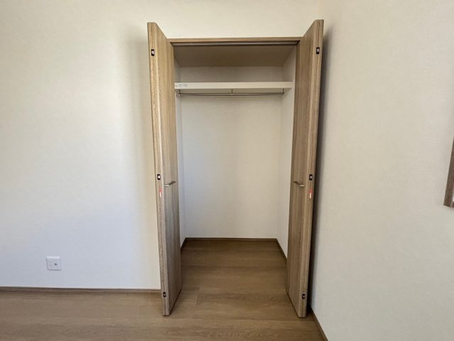 深谷市常盤町　分譲一戸建て　02の収納|ハンガーパイプ付でお洋服の出し入れもラクラクです！