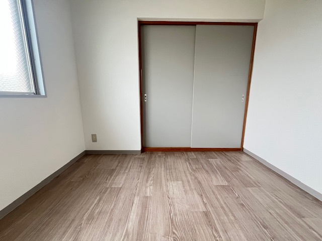 ウエストリバーの洋室