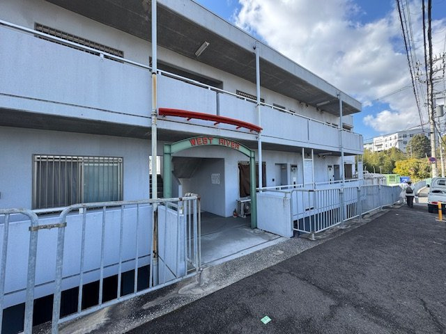 ウエストリバーのエントランス