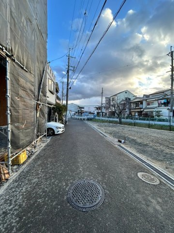 大阪府寝屋川市大成町の前面道路含む現地写真