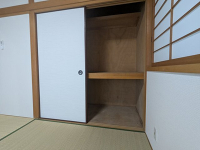 【収納】 | 松が枝町１丁目　中古戸建 | 押入があるのでお荷物がたくさん収納できます。