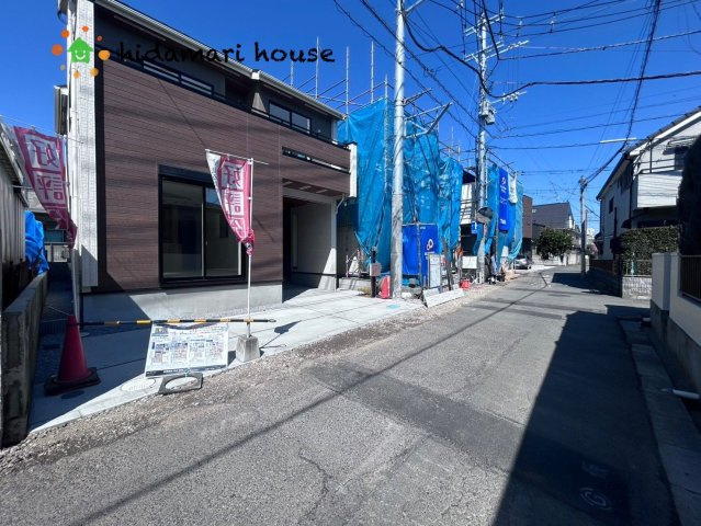桶川市北1丁目　6期　新築戸建　ブルーミングガーデン01の前面道路含む現地写真