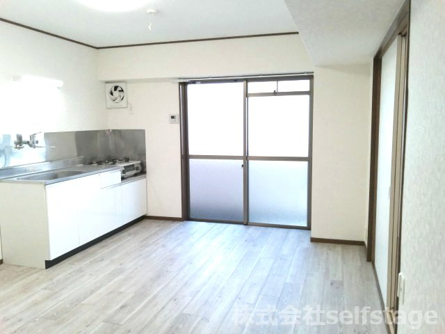 練馬区桜台２丁目の賃貸マンションの居間・リビング|明るいリビングです