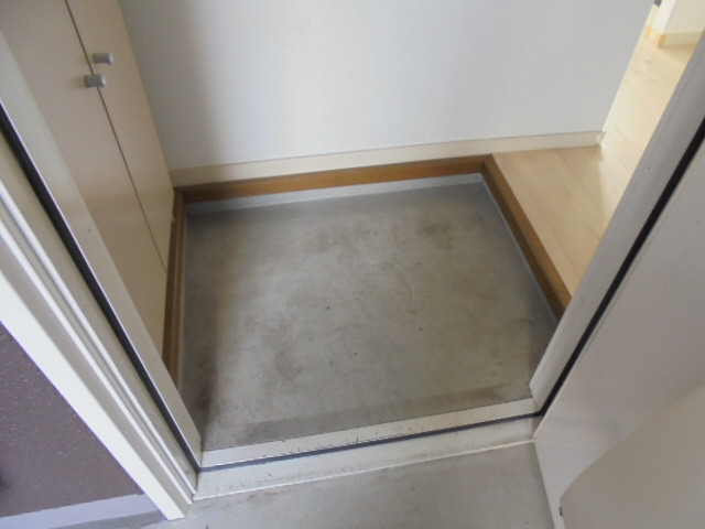 フレグランス志染の玄関