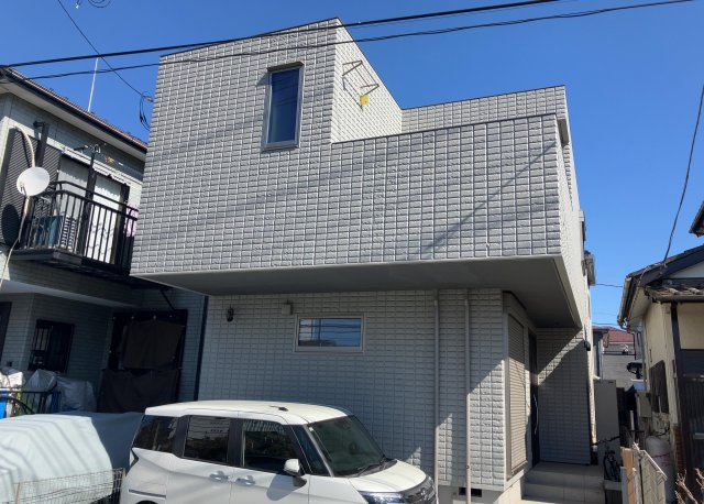 【構造・工法・仕様】 | 木造住宅とは土台、壁、柱など建築物の強度を支える構造体の材に木が使用されている構造を指します。構造体は建物の自重を支えるだけではなく風圧や水圧、積裁荷重などあらゆる衝撃に耐えるための基礎です。