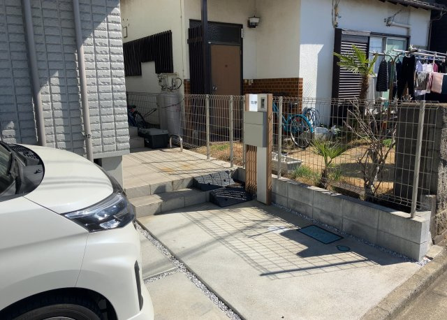 【内装】 | 玄関ポーチにおいて最も重視すべきと言っても良いのが広さです。適切な広さの玄関ポーチでないと外見的なバランスは崩れてしまいますし、何より使いにくくなってしまいますので、現地で実際に下見をしてみましょう！