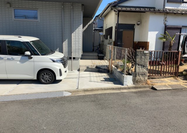 【庭】 | 庭があることでガーデニングや家庭菜園はもちろん、こどもの遊び場やペットを放して遊ぶことができます。また、家の周囲に余裕があるということです。隣地との間があれば、十分な日当たりと、風通しが確保できます。