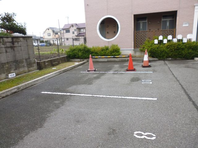 ツインスターヴィラの駐車場