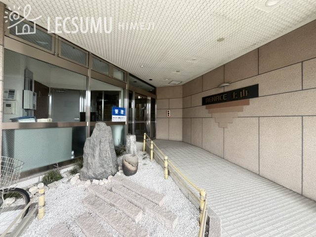ルネス土山の玄関
