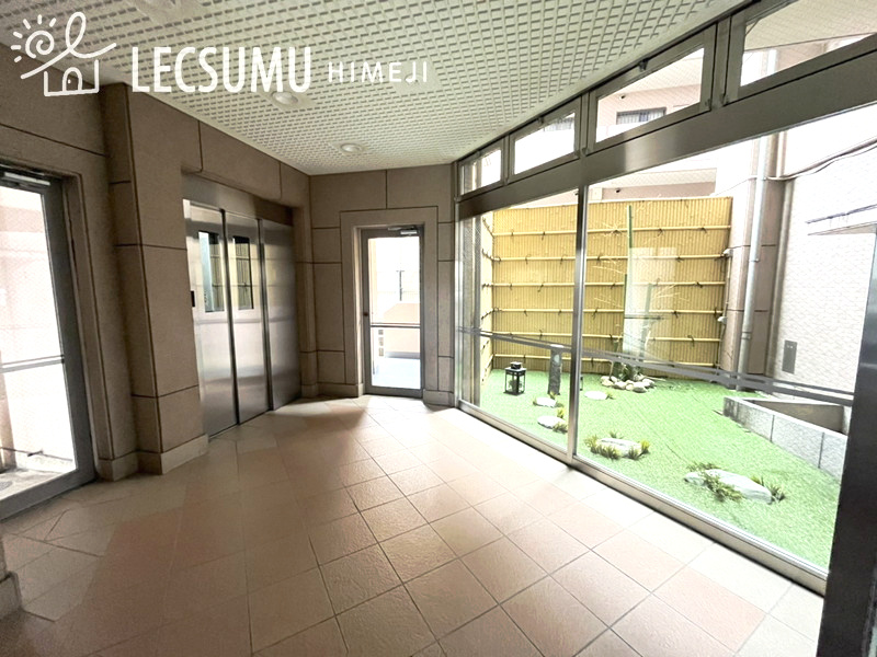 ルネス土山のエントランス