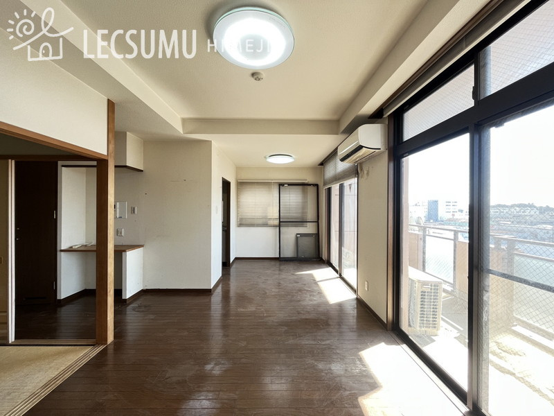 ルネス土山の居間・リビング