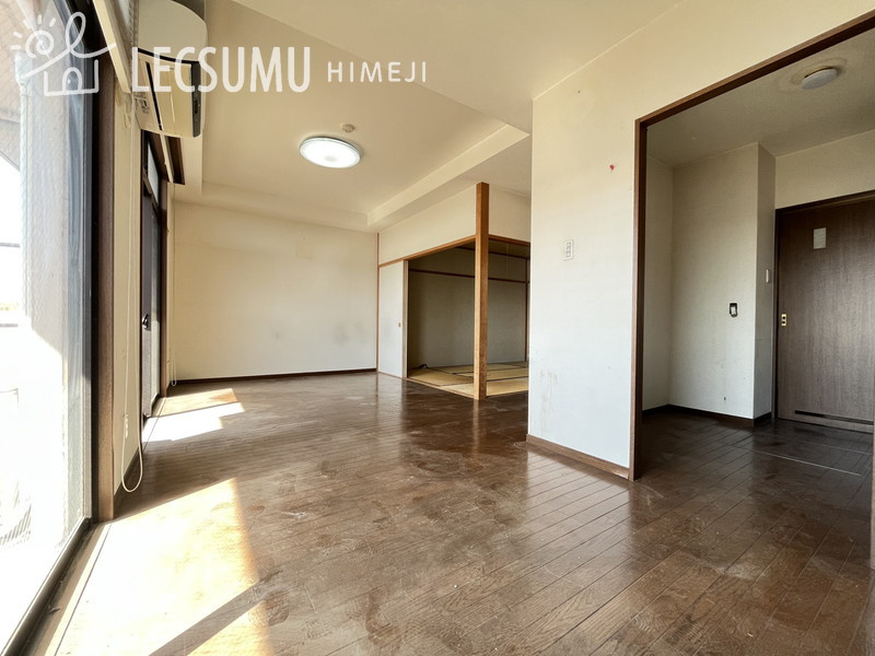 ルネス土山の居間・リビング