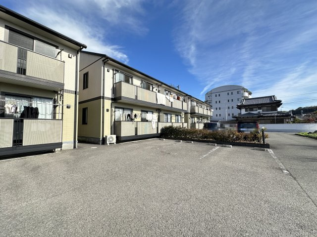 カーサ クレール B棟の駐車場