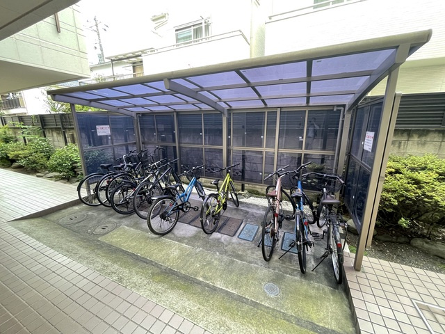 パーシモンヒルズのその他共用部分|屋根付き駐輪場