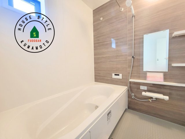 菊池郡菊陽町第2-2棟（1号棟）　の浴室|1日の疲れを癒してくれる広々バスルーム。雨の日のお洗濯にも大活躍な浴室乾燥機付です！