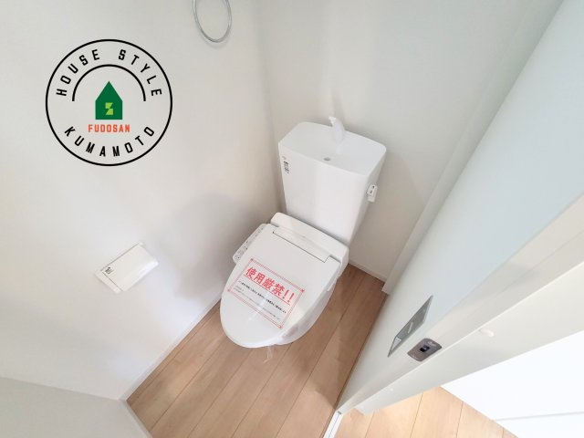 菊池郡菊陽町第2-2棟（1号棟）　のトイレ|温水洗浄便座を完備しております。2ヶ所にトイレがあるのは朝の慌ただしい時間も安心です。