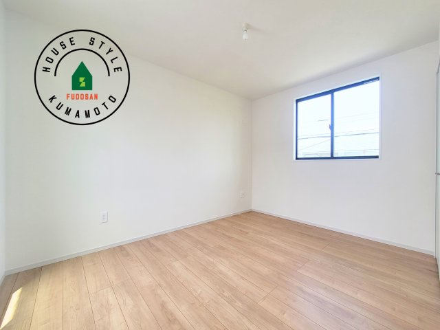 菊池郡菊陽町第2-2棟（1号棟）　の寝室|主寝室には収納力に優れたクローゼットがありますので、お部屋もすっきり片付きます。