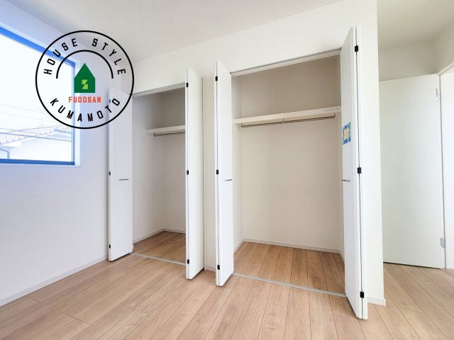 菊池郡菊陽町第2-2棟（1号棟）　の収納|洋服や大きな荷物が多い方や人数の多いご家族などは、一般的なクローゼットよりもウォークインクローゼットのほうが使い勝手が良いです。