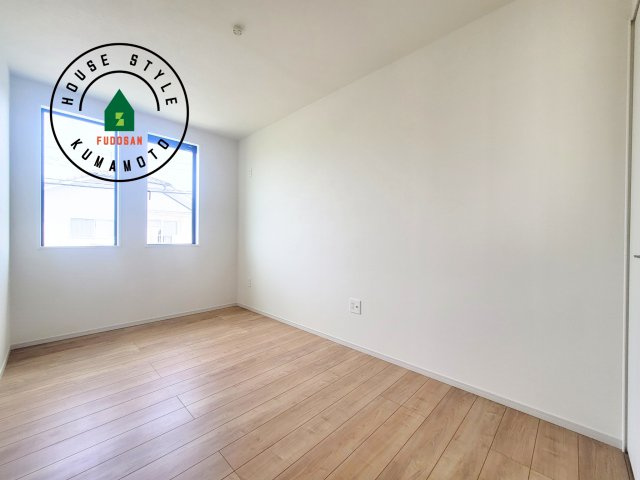 菊池郡菊陽町第2-2棟（1号棟）　の洋室|採光良好な洋室は全居室、複層ガラスの遮熱効果と断熱効果で、一年中快適に過ごせます。