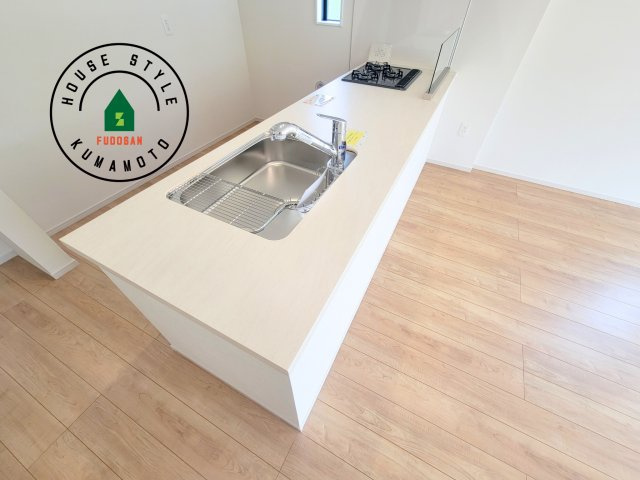 菊池郡菊陽町第2-2棟（1号棟）　のダイニング|キッチンから立ち込める香りが今日の料理を期待させます。