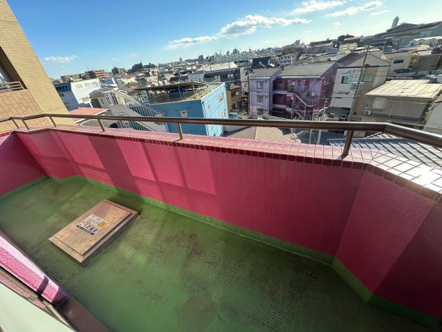 NCKビルのバルコニー