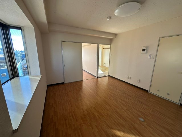 NCKビルの居間・リビング