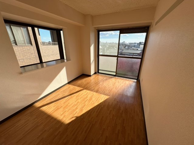 NCKビルの居間・リビング