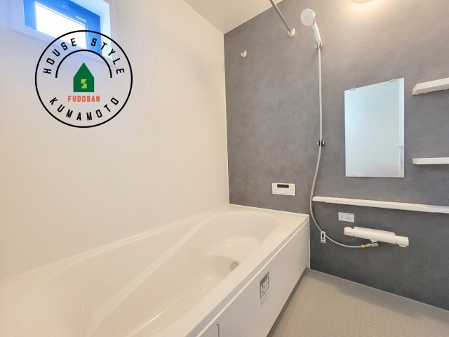 菊池郡菊陽町第2-2棟（2号棟）　の浴室|1日の疲れを癒してくれる広々バスルーム。雨の日のお洗濯にも大活躍な浴室乾燥機付です！
