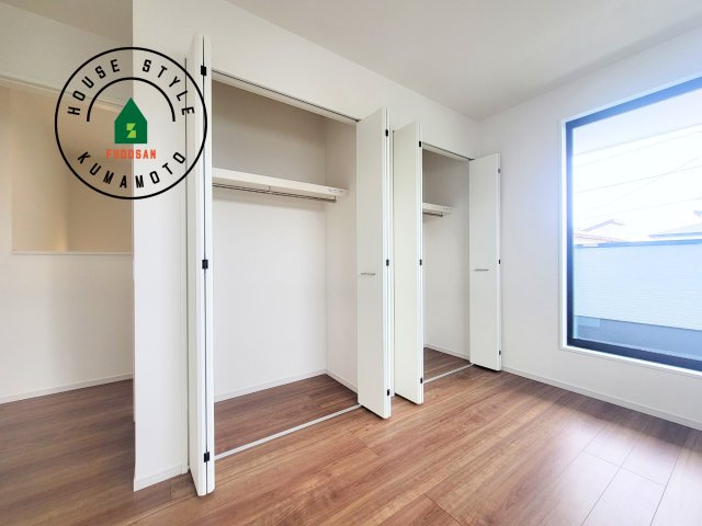 菊池郡菊陽町第2-2棟（2号棟）　の収納|洋服や大きな荷物が多い方や人数の多いご家族などは、一般的なクローゼットよりもウォークインクローゼットのほうが使い勝手が良いです。