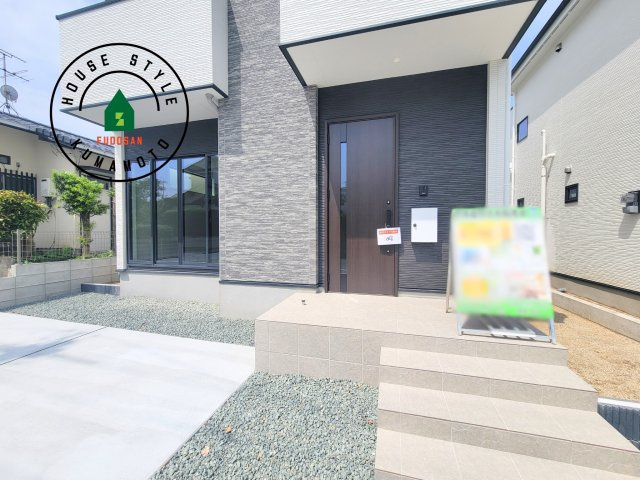 菊池郡菊陽町第2-2棟（2号棟）　の玄関|おでかけの時も帰った時も、「我が家」を最初に感じでもらえる素敵な空間に。