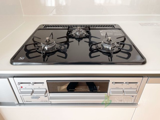 【キッチン】 | 給田南住宅2号棟 | 三口ガスコンログリル付き