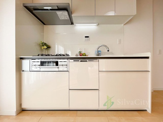 【キッチン】 | 給田南住宅2号棟 | キッチン　当日のご見学、可能です！お気軽にお問い合わせください！※0120-133-468