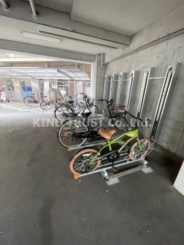 サクセス天神橋フロントのその他共用部分|屋根付き駐輪場です