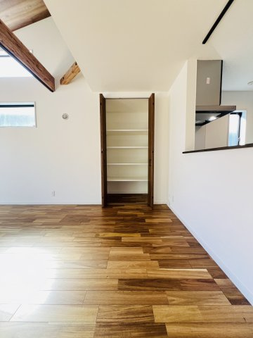 湘南スタイリッシュHouse in辻堂（茅ヶ崎）の収納|Ｃ棟リビング収納