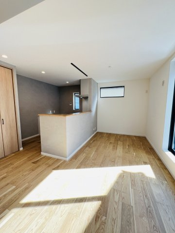 湘南スタイリッシュHouse in辻堂（茅ヶ崎）のキッチン|Ｂ棟ダイニングスペース