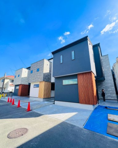 湘南スタイリッシュHouse in辻堂（茅ヶ崎）の外観|向かって右手からC棟、B棟、A棟