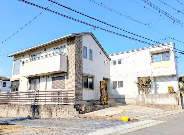 あきる野市舘谷　中古戸建の外観|BBQやペットと遊べるお庭付きです！