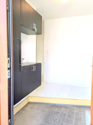 あきる野市舘谷　中古戸建の玄関|2025年2月撮影