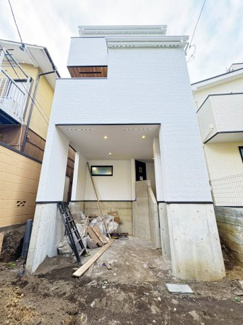 【外観】 | 宅配ボックス+車庫完備の4LDKまもなく完成です♪
2025年2月9日撮影