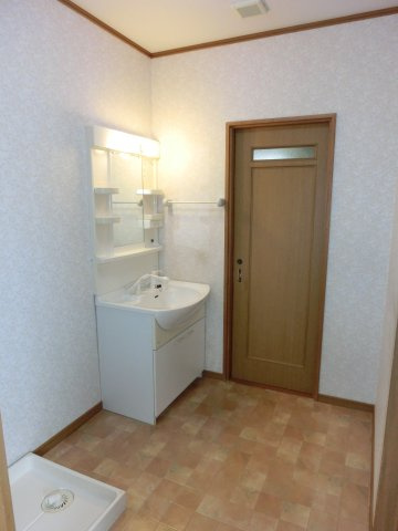 ベア・シャトーの洗面所|同物件、別部屋写真