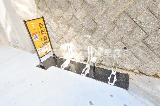 Mew Style Apartmentsの駐車場