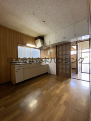 【居間・リビング】 | 　寝屋川市河北中町連棟住宅 | ゆったりとしたキッチンスペースです