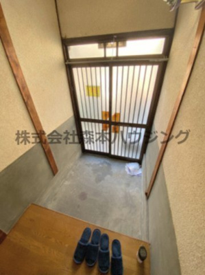 【玄関】 | 　寝屋川市河北中町連棟住宅 | ゆったりとした玄関です