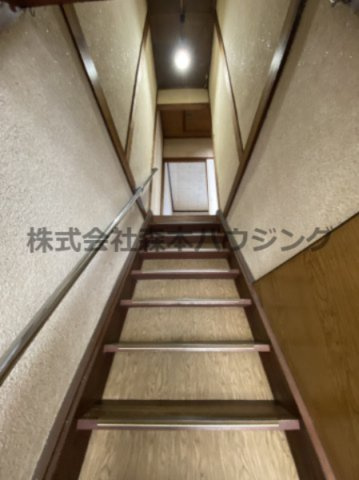 【内装】 | 　寝屋川市河北中町連棟住宅 | 室内階段部分です