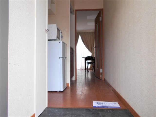 レオパレスグリーンタカタⅡの玄関