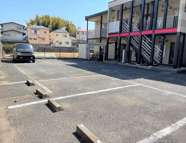 レオパレスグリーンタカタⅡの駐車場|画像5