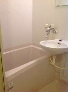 レオパレスグリーンタカタⅡの浴室